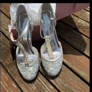 Very stylish wedding shoe